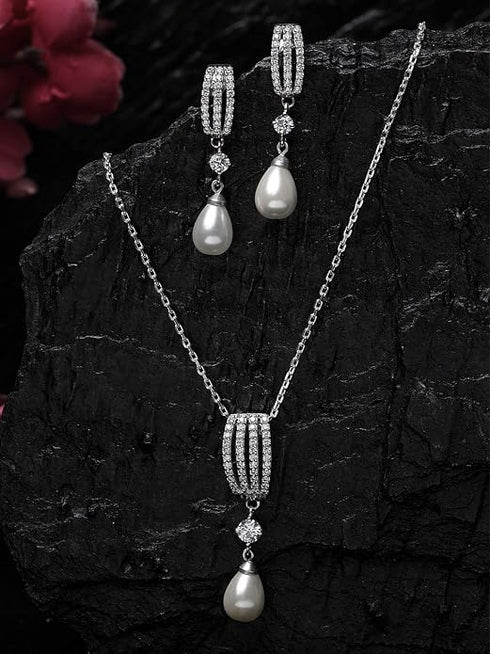 Clara 925 Sterling Silver Pearl Queen Pendant Earring Chain Jewellery Set