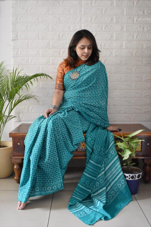 Vasthrlay Geometric Printed Lightweight