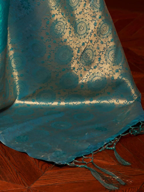 Vasthrlay Exquisite Traditional Intricate Gold Tone Saree
