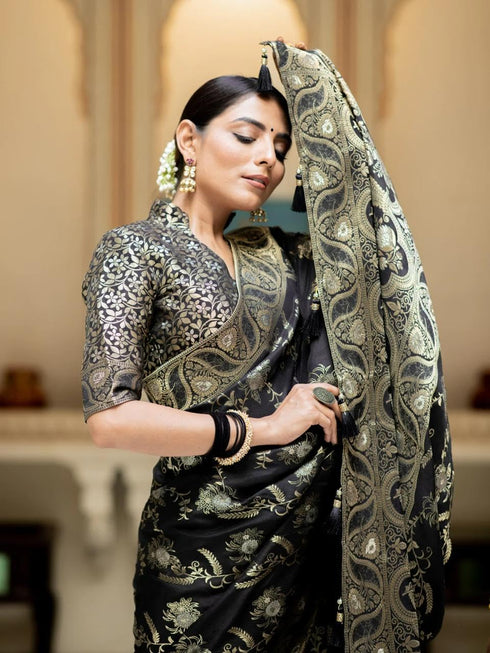 Vasthrlay Kanjivaram Unstitched Saree