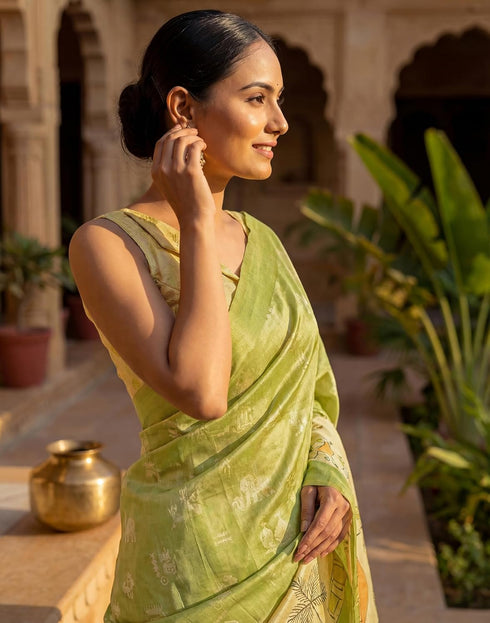 Vasthrlay Womens Printed Unstitched Navy Blue Saree