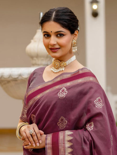 Vasthrlay Printed Off White Off White Saree