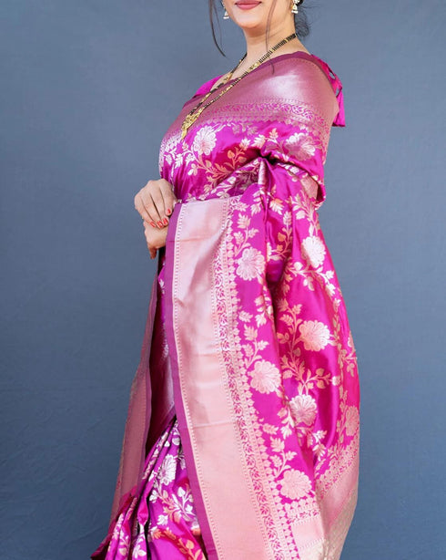 Vasthrlay Traditional Unstitched Saree