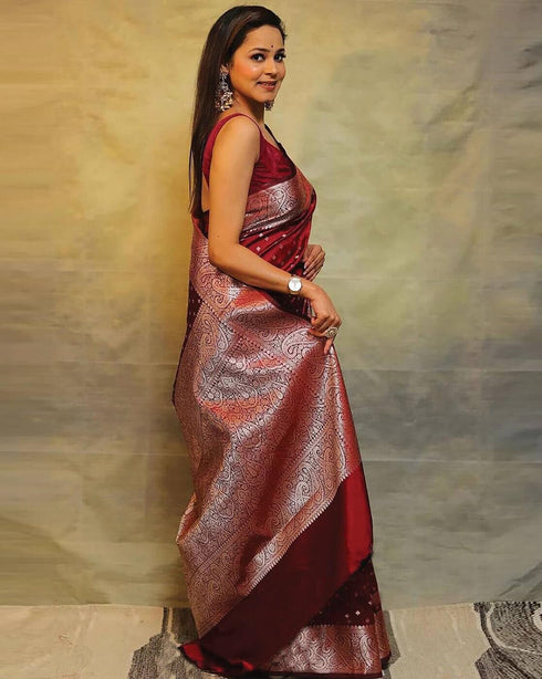 Vasthrlay Traditional Saree