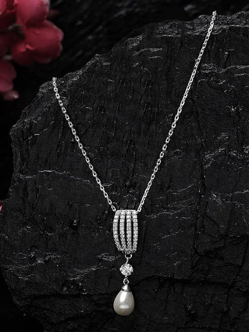Clara 925 Sterling Silver Pearl Queen Pendant Chain