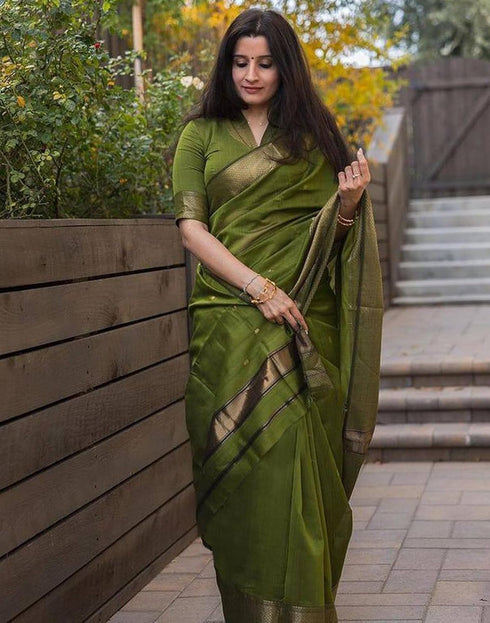 Vasthrlay Womens Jacquard Unstitched Lavender Saree