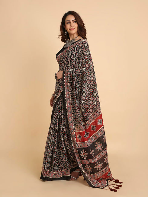 Vasthrlay Lightweight Breathable Traditional Printed Saree