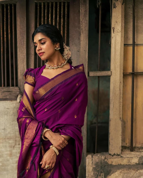 Vasthrlay Traditional Jacquard Elegant Handwoven