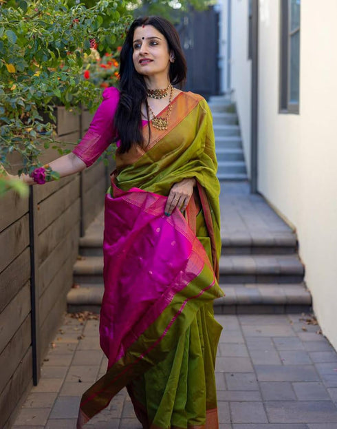Vasthrlay Womens Jacquard Unstitched Lavender Saree