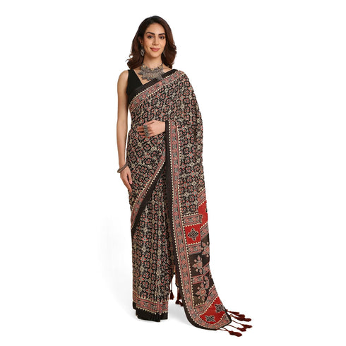 Vasthrlay Lightweight Breathable Traditional Printed Saree