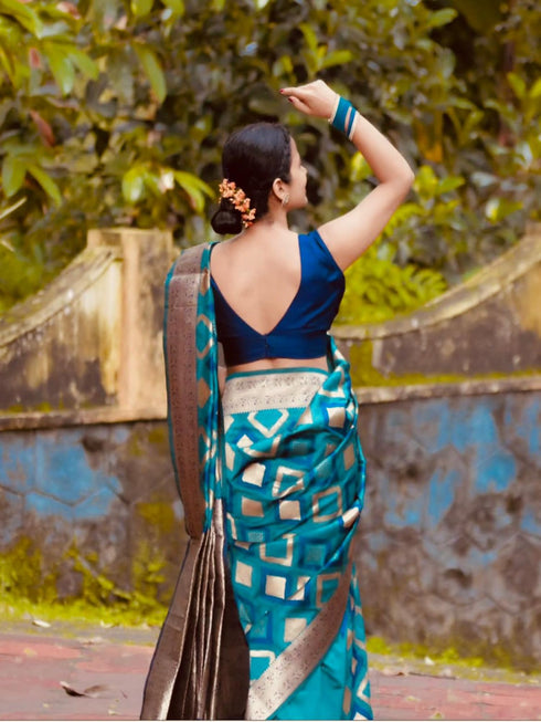 Vasthrlay Banarasi Traditional Unstitched Saree