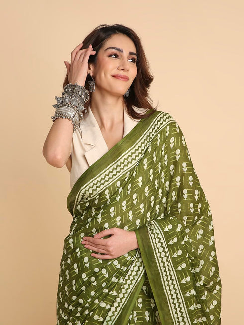 Vasthrlay Lightweight Breathable Traditional Printed Saree