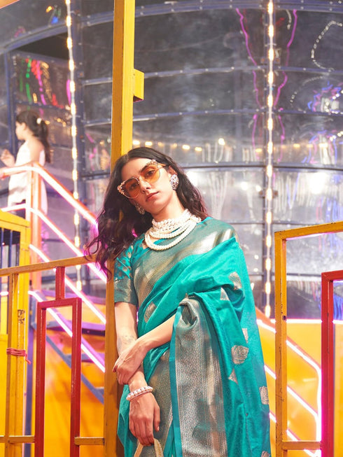 Vasthrlay Exquisite Traditional Intricate Gold Tone Saree