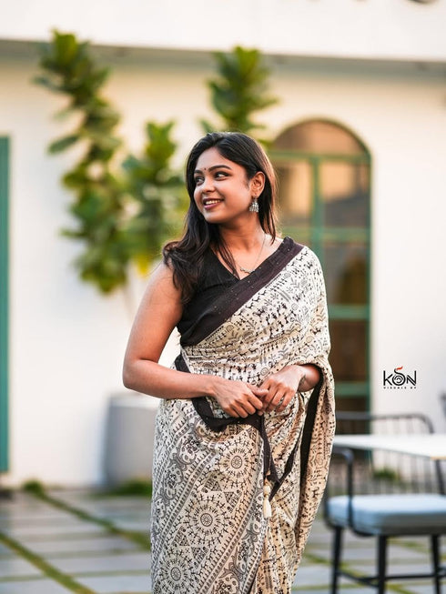 Vasthrlay Off White Traditional Printed Festive