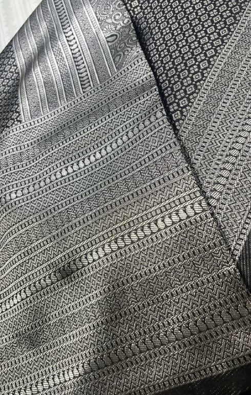 Vasthrlay Black Kanjivaram Saree