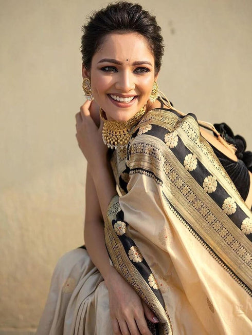 Vasthrlay Womens Weaving Unstitched Cream Saree