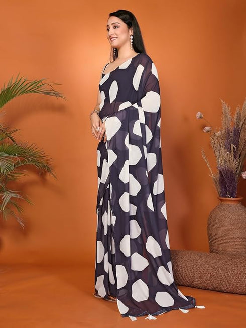 Vasthrlay Women'S Navy Blue And White Faux Georgette Abstract Print Ready To Wear Saree