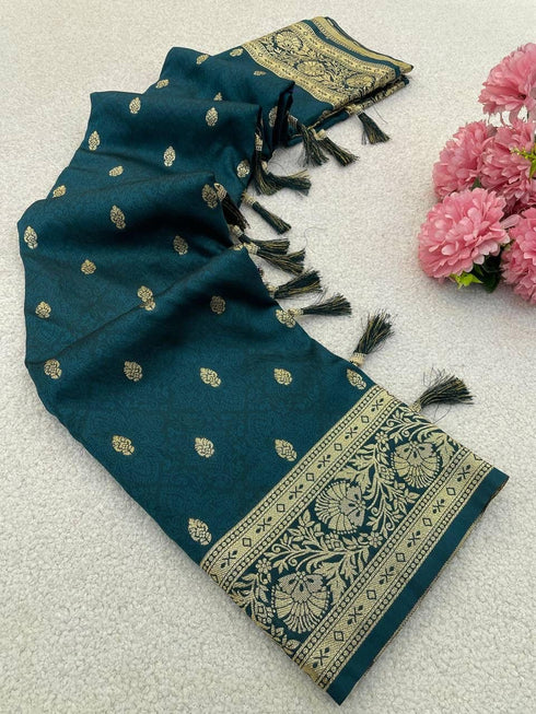 Vasthrlay Banarasi Weaving