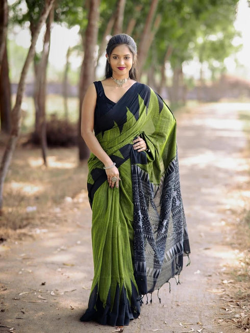 Vasthrlay Handloom Inspired Contrast Elegant