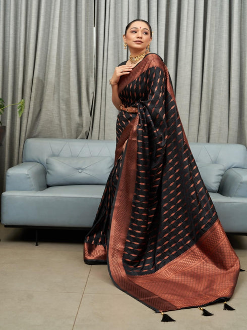 Vasthrlay Banarasi Traditional Unstitched Saree