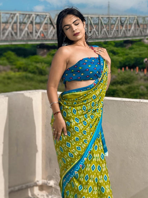 Vasthrlay Womens Printed Unstitched Green Saree
