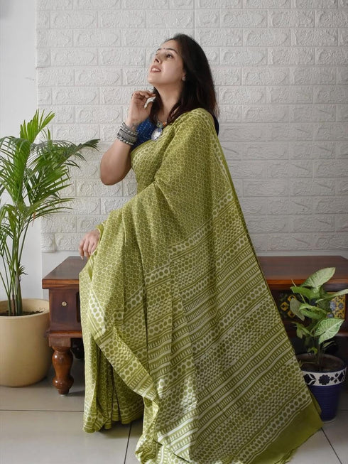 Vasthrlay Geometric Printed Lightweight