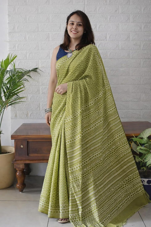 Vasthrlay Geometric Printed Lightweight