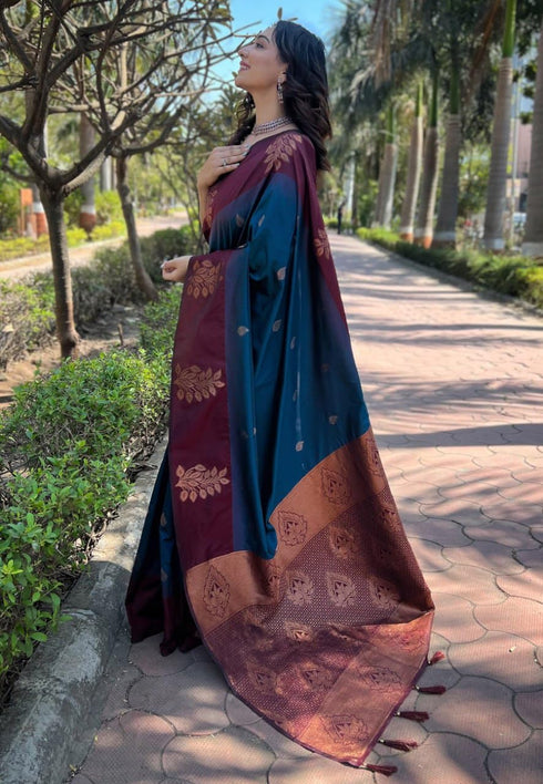 Vasthrlay Kanjivaram Woven Saree