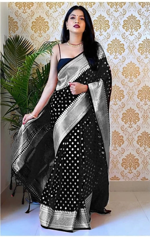 Vasthrlay Saree