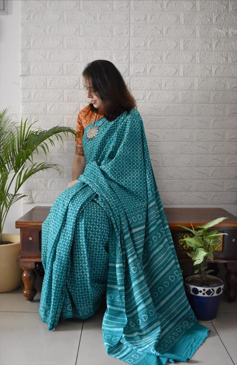 Vasthrlay Geometric Printed Lightweight