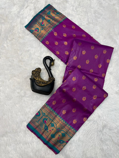Vasthrlay Banarasi Paithani Weaving