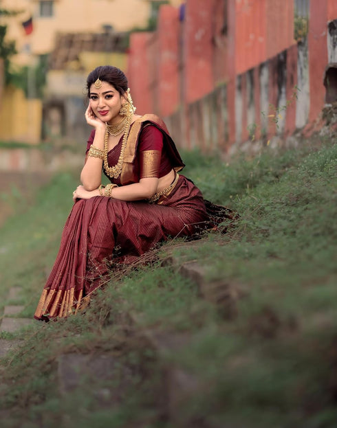 Vasthrlay Banarasi Jacquard Unstitched Dark Green Saree