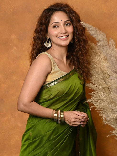 Vasthrlay Banarasi Unstitched Saree