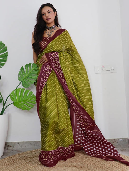 Vasthrlay Womens Printed Unstitched Green Saree