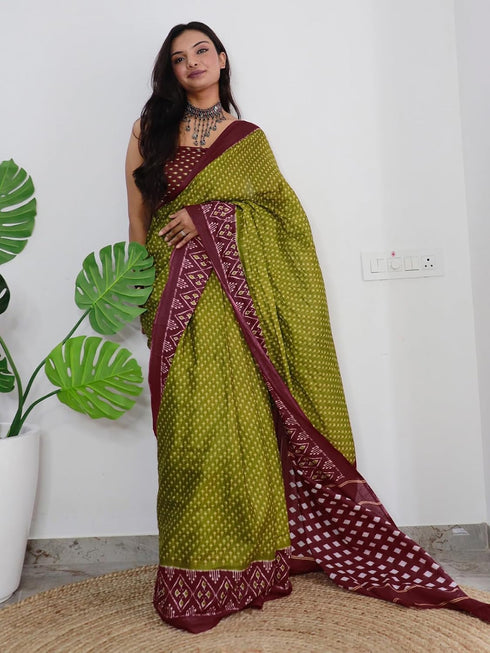Vasthrlay Womens Printed Unstitched Green Saree