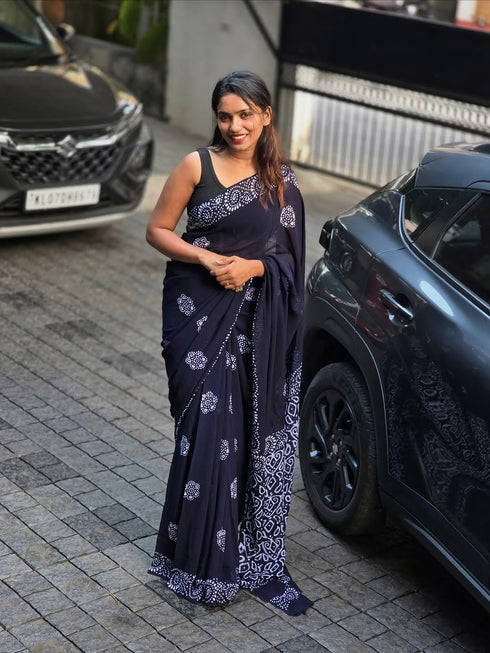 Vasthrlay Printed Traditional Lightweight Occasions