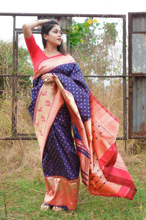 Vasthrlay Kanjivaram Woven Saree