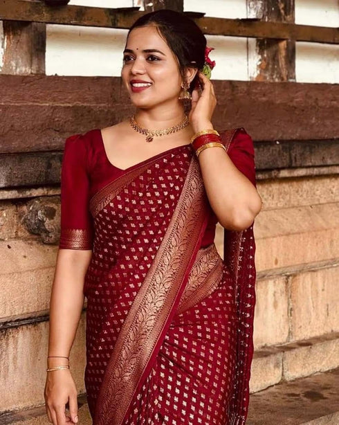 Vasthrlay Traditional Unstitched Saree