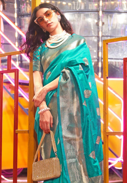 Vasthrlay Kanjivaram Handloom Golden Ethnic Wear