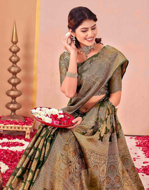 Vasthrlay Kanjivaram Jacquard Green Saree With Unstitched Blouse Piece