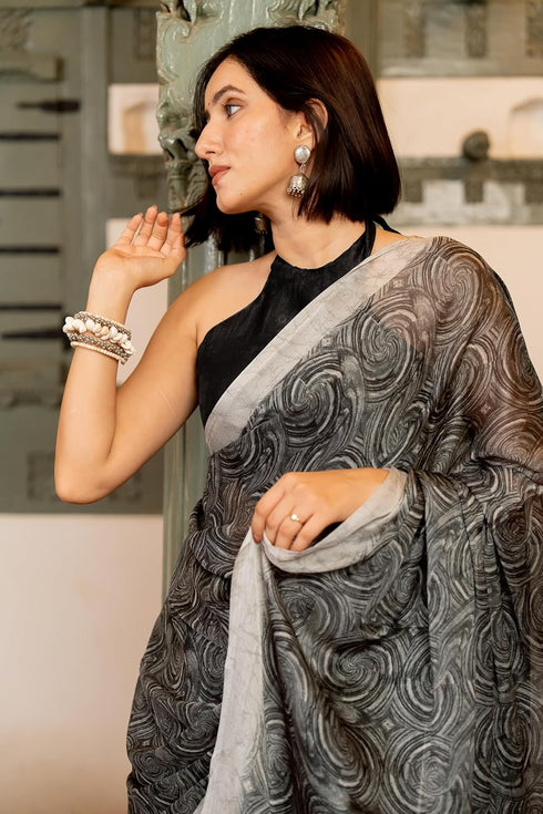 Vasthrlay Fashion Chiffon Geometric Printed Ethnic Wear
