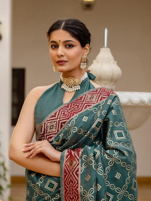 Vasthrlay Banarasi Weaving Peach Saree