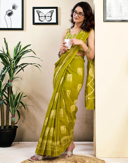 Vasthrlay Womens Printed Unstitched Dark Green Saree