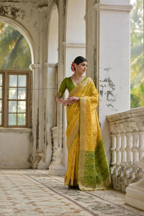 Vasthrlay Silk Saree Floral Patola Design