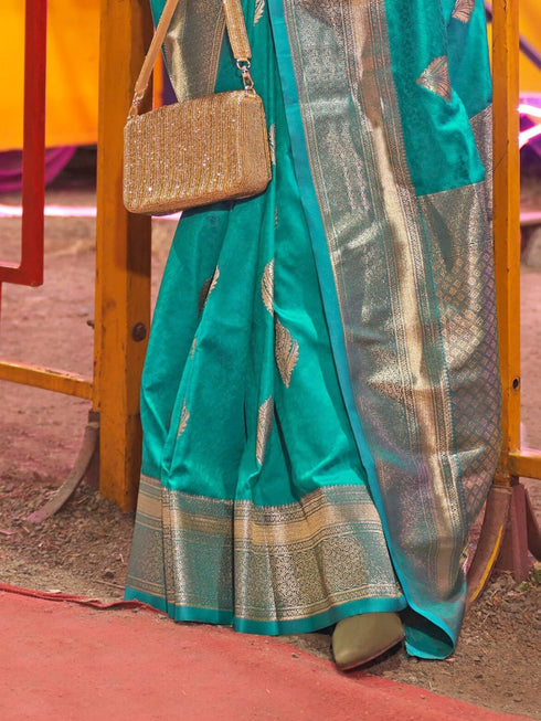 Vasthrlay Exquisite Traditional Intricate Gold Tone Saree