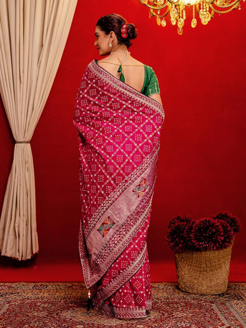 Vasthrlay Printed Bandhani Peacock Saree