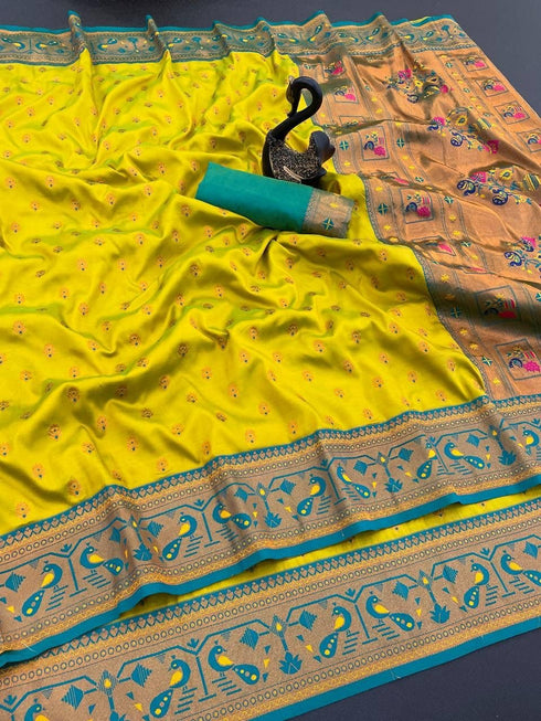 Vasthrlay Banarasi Paithani Weaving