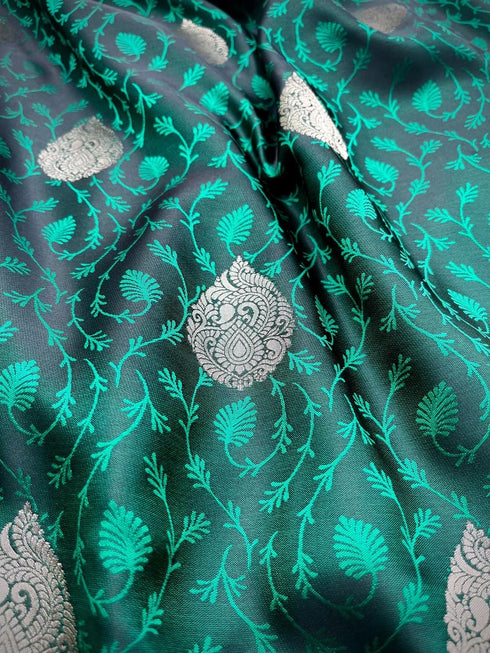 Vasthrlay Banarasi Unstitched Saree