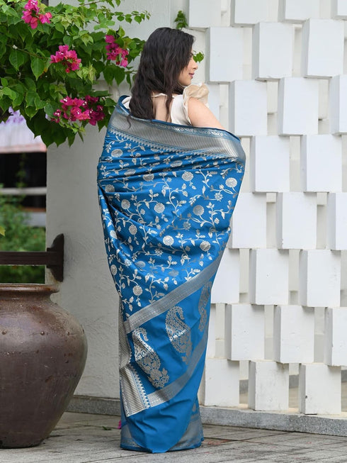 Vasthrlay Banarasi Saree Kanjivaram Collections