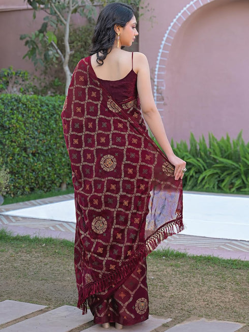 Vasthrlay Chiffon Printed Magenta Saree With Unstitched Blouse Piece